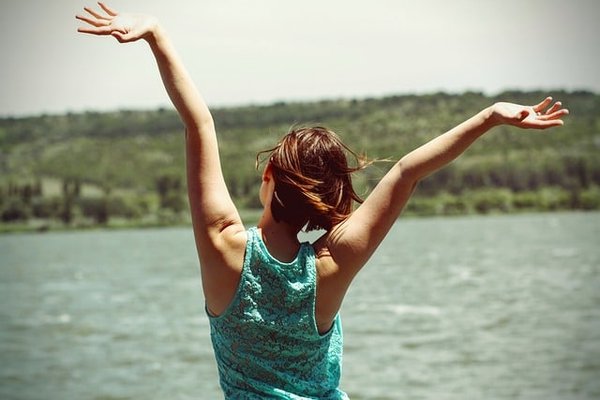 Comment se sentir bien dans sa peau : 5 astuces essentielles